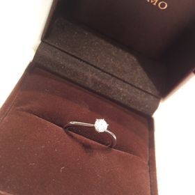 【アイプリモ(I-PRIMO)の口コミ】 婚約指輪と結婚指輪を同時に購入。
婚約指輪単体で着ける期間よりも
重ね…