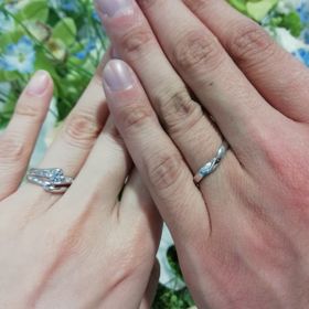 【宝寿堂(ほうじゅどう)の口コミ】 ここではじめに選んだ婚約指輪のS字の形に合わせて、きれいに重ねづけでき…