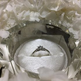 【俄(にわか)の口コミ】 色々な指輪をピックアップしていましたが、やはり1番目を引いたのがこの白…