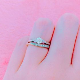 【MILK&Strawberry(ミルクアンドストロベリー)の口コミ】 婚約指輪は以前から決めていましたが、
結婚指輪は重ね付けをしたいと
思…