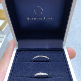 【HOSHI no SUNA 星の砂(ほしのすな)の口コミ】 着け心地とデザインです。

女性のはリング自体は直線なんだけど、ダイヤ…
