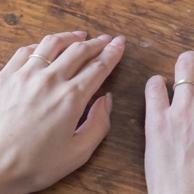 【Lovignette(ラヴィネット)の口コミ】 シンプルな形のリングを探し求めてたくさん見ましたが、最も美しいデザイ…