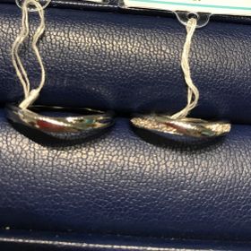 【銀座ダイヤモンドシライシの口コミ】 試着した際にダイヤモンドが、
くすり指の両サイドから輝いていて、
輝き…