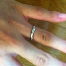 【ティファニー(Tiffany & Co.)の口コミ】 この指輪の決め手のなったのはやはり形です。
はめた人にはわかるのですが…