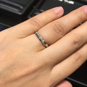 【エクセルコダイヤモンド(EXELCO DIAMOND)の口コミ】 リングの全ていいとこ取りをしたデザインが気に入りました。付け方を変え…