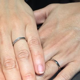 【アイプリモ(I-PRIMO)の口コミ】 指輪の決め手は、デザインとダイヤモンドの輝きです。
デザインは少しカー…