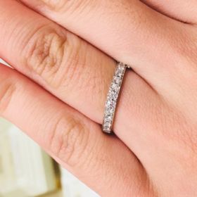 【Mariage ent(マリアージュエント)の口コミ】 たくさんのダイヤが付いており、しっかりとした白い輝きが上品な印象のリ…