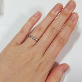 【アイプリモ(I-PRIMO)の口コミ】 指に馴染むところ、派手すぎないデザインに一目惚れしました。指につけて…