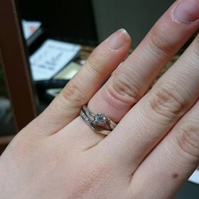 【杢目金屋(もくめがねや)の口コミ】 桜一輪という指輪は、オリジナルのデザインとのことでした。
まさに、桜の…