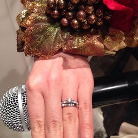 【カルティエ(Cartier)の口コミ】 婚約指輪と重ねて着用したかったので、結婚指輪はシンプルにでも少し変わ…
