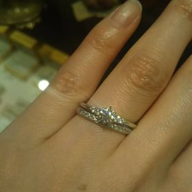 【ケイウノ ブライダル(K.UNO BRIDAL)の口コミ】 デザインはメレダイヤ付きの婚約指輪と決めていました。
何店舗かお店巡り…