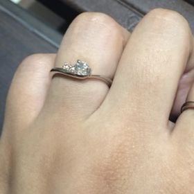 【アイプリモ(I-PRIMO)の口コミ】 流れるようなデザインで、指が細く見える気がしました。他ブランドの指輪…