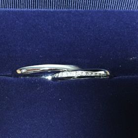 【銀座ダイヤモンドシライシの口コミ】 婚約指輪は購入しなかったため、ダイアが入っている結婚指輪を探しており…