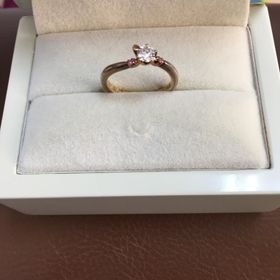 【杢目金屋(もくめがねや)の口コミ】 桜の花びらのアクセントがとても可愛く、ほかのブランドにはないオリジナ…