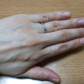 【4℃ BRIDAL(ヨンドシーブライダル)の口コミ】 シンプルなデザインで日常的に使いやすいものを選びました。仕事上引っ掛…