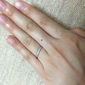 【canal4℃(カナルヨンドシー)の口コミ】 婚約指輪と重ね付けした際の相性を考えて、S字ラインの指輪を探していまし…
