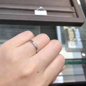 【アイプリモ(I-PRIMO)の口コミ】 ダイヤがついているシンプルなデザインを探していました。キラキラすぎず…