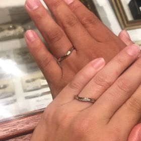 【ケイウノ ブライダル(K.UNO BRIDAL)の口コミ】 とてもデザイン性が高くてお洒落な指輪です。二色の金属を使ったウェーブ…