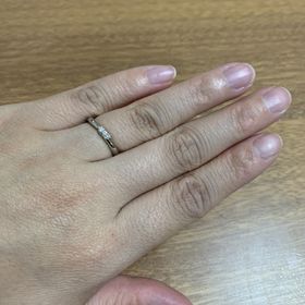 【ラザール ダイヤモンド(LAZARE DIAMOND)の口コミ】 普段使いなのであまり煌びやかでないデザインで探していました。担当の方…