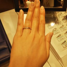 【銀座ダイヤモンドシライシの口コミ】 丸みを帯びた形をしており、女性らしく柔らかい印象を与えてくれます。セ…