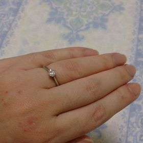 【銀座ダイヤモンドシライシの口コミ】 ダイヤモンドの輝きが青く、とても美しかったところです。10種類以上ダイ…