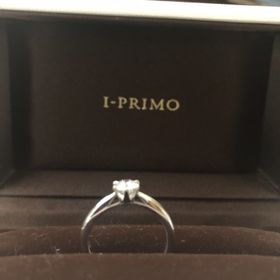 【アイプリモ(I-PRIMO)の口コミ】 旦那さんが選んでくれた指輪でした。シンプルですが、結婚指輪と重ね付け…