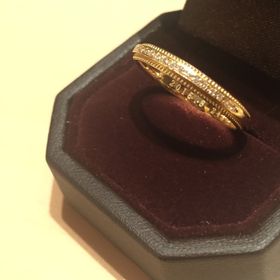 【アイプリモ(I-PRIMO)の口コミ】 婚約指輪もここでお願いしました。
ケースは婚約指輪のものです。
イエロ…