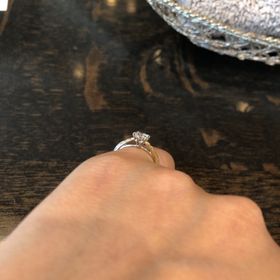 【ケイウノ ブライダル(K.UNO BRIDAL)の口コミ】 試着した指輪は、セミオーダータイプで、フレームとダイヤをそれぞれ選べ…