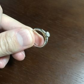 【エクセルコダイヤモンド(EXELCO DIAMOND)の口コミ】 店頭での接客がとても丁寧で、婚約指輪選びに不慣れな男性である私をリー…