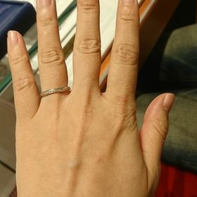 【エクセルコダイヤモンド(EXELCO DIAMOND)の口コミ】 ほどほどに太さがあり、ダイヤの華やかさがあるところが気に入りました。…