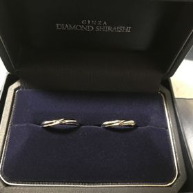 【銀座ダイヤモンドシライシの口コミ】 デザインの良さが決め手になりました。埋め込むダイヤモンドも輝きがあり…