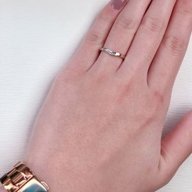 【nocur(ノクル)の口コミ】 結婚指輪といえばシルバー系が王道かなと思いつつ、普段つけているアクセ…