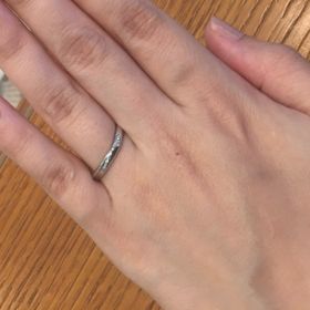 【アネリディギンザ(ANELLI DI GINZA)の口コミ】 シンプルなデザインですが、ラインの幅もちょうどよく指にしっかりとフィ…