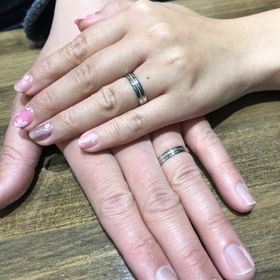 【輪-RIN-の口コミ】 シンプルで婚約指輪と重ね付けできる指輪にしたかったのと水仕事しても肌…