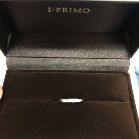 【アイプリモ(I-PRIMO)の口コミ】 カーブのある指輪を探していましたが、ストレートをつけると、指がスッと…
