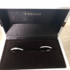 【アイプリモ(I-PRIMO)の口コミ】 デザインが地味過ぎず派手過ぎずで良かった。自分と婚約者ともに指に馴染…