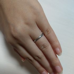 【銀座ダイヤモンドシライシの口コミ】 さりげなくキラキラしていて左右どちらにも入ってるので上品でありながら…