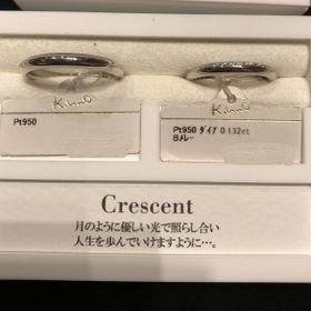 【ケイウノ ブライダル(K.UNO BRIDAL)の口コミ】 この指輪は2wayができる指輪です。上と下とで見え方が変わります。
男性の…