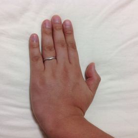 【ティファニー(Tiffany & Co.)の口コミ】 この形は変わらずに、リング自体の太さが細いのと太いのと2種類ありました…