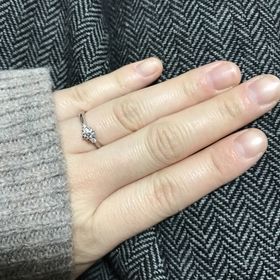 【アイプリモ(I-PRIMO)の口コミ】 初めて通して頂いた座席に座り、目の前にはキラキラした指輪がずらりと沢…