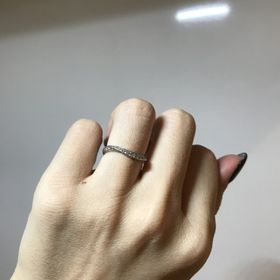 【ラザール ダイヤモンド(LAZARE DIAMOND)の口コミ】 ウェーブしているデザインは何個か見ましたが、上から見ても下から見ても…