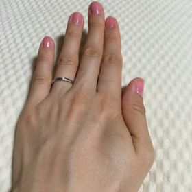 【STAR JEWELRY(スタージュエリー)の口コミ】 プラチナで一つ石のデザインは、これからずっと身に付けるにあたり、年齢…