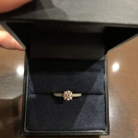 【ラザール ダイヤモンド(LAZARE DIAMOND)の口コミ】 第1にダイヤの輝きに心奪われたのとデザインが気に入りこれに決めました！…