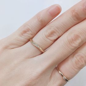 【ラザール ダイヤモンド(LAZARE DIAMOND)の口コミ】 ウェーブタイプの指輪か良くて探していました。色々パンフレットを取り寄…