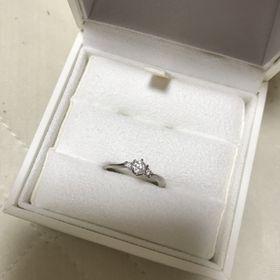 【EAU DOUCE4℃】の口コミ シンプルながらも、石の存在感のあるものにした。結婚指輪を先に決めていた...