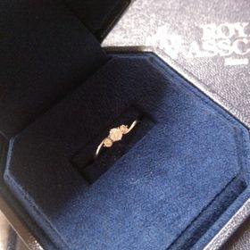 【ROYAL ASSCHER(ロイヤル・アッシャー)の口コミ】 彼がプレゼントしてくれたので価格等はわからないです。ダイヤの輝きに驚…