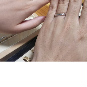 【Marriaged Marriage(マリッジド・マリッジ)】の口コミ 「オーロラ」という名の通り、きらきらしてとても手元が華やかになります。...