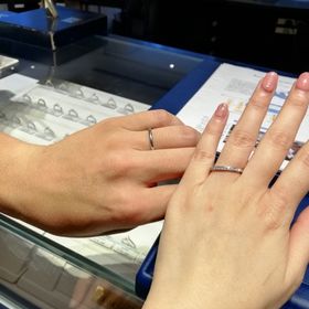 【銀座ダイヤモンドシライシの口コミ】 女性用がエタニティタイプで、とても美しく指をみせてくれます。
ダイヤが…