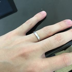 【銀座ダイヤモンドシライシの口コミ】 まずはデザインで悩みました。
左右対称かねじったものかいろいろなものが…