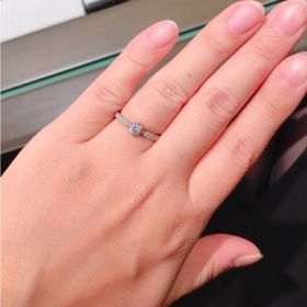 【アイプリモ(I-PRIMO)の口コミ】 カリーナはミル打ちが施されていて、指輪全体がキラキラしていたので
とっ…